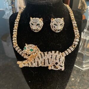 ✨🆕✨Get Wild Gold Tone Three Dimensional Crystal Rhinestone Encrusted Tiger Set